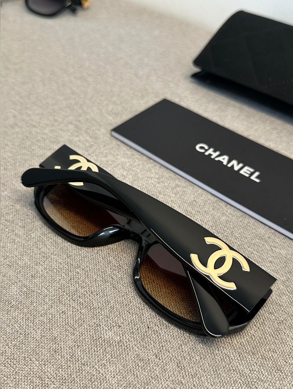CHANEL Black Frame Sunglasses with Gold CC Logos and Brown Gradient Lenses - Picture 2 of 8